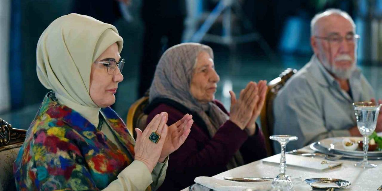Emine Erdoğan, Huzurevi Sakinleriyle İftarda Buluştu