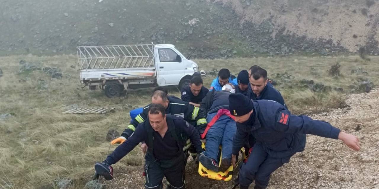 Elazığ’da Kontrolden Çıkan Pikap Devrildi: 1 Yaralı