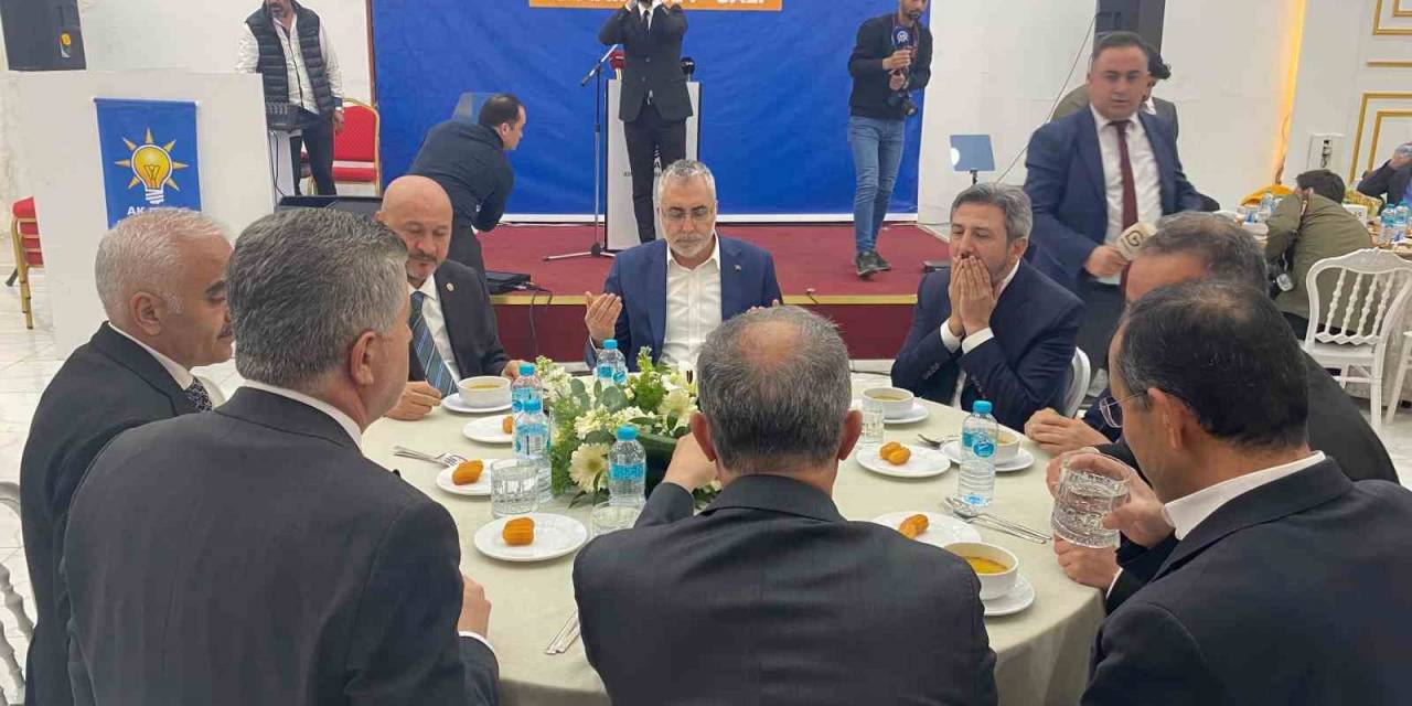 Bakan Işıkhan, Adıyaman’da Ak Parti Teşkilatıyla İftar Yemeğinde Bir Araya Geldi