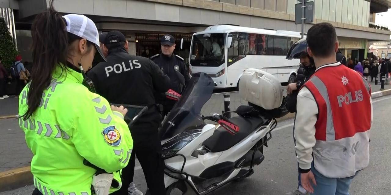 Taksim’de Helikopter Destekli Huzur Uygulaması Yapıldı