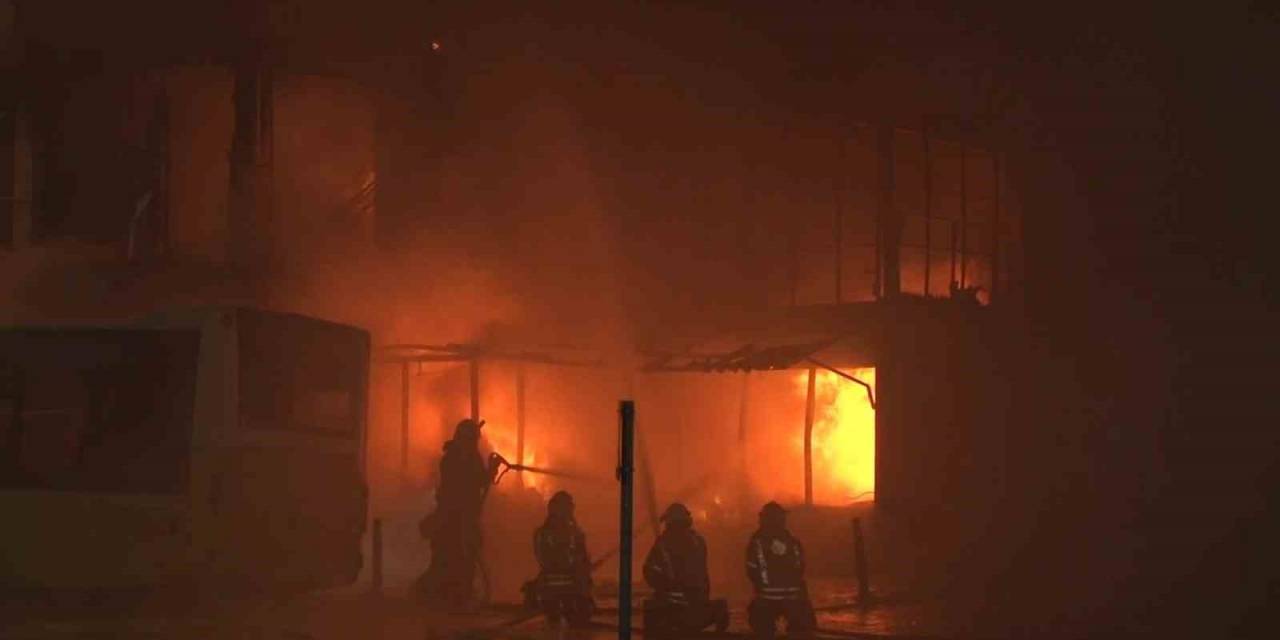 Beyoğlu’nda Lastik Tamirhanesi Alev Alev Yandı