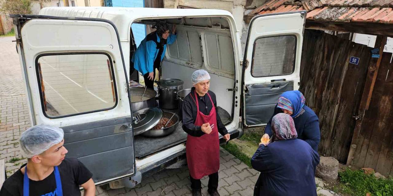 Sındırgı’da İftar Geleneği Devam Ediyor