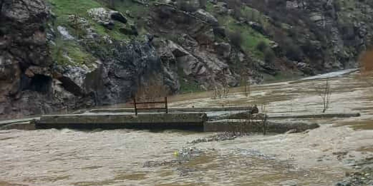Şemdinli - Derecik Yolunda Sel