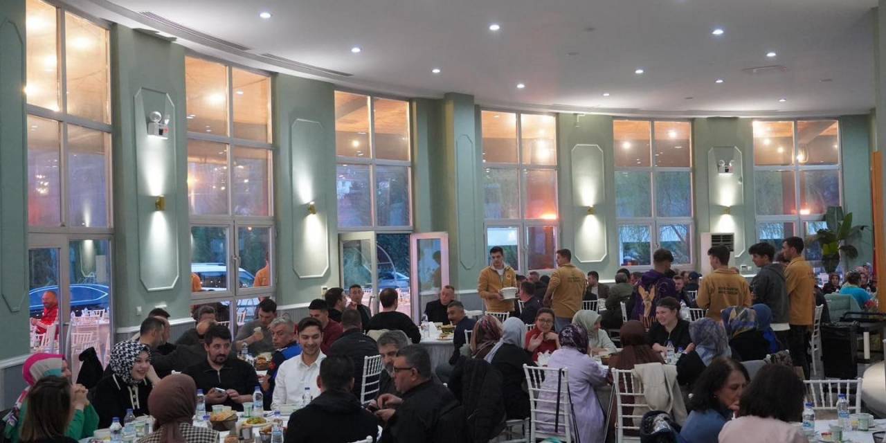 Başkan Mustafa Sadık Kaya Belediye Personeliyle İftarda Bir Araya Geldi