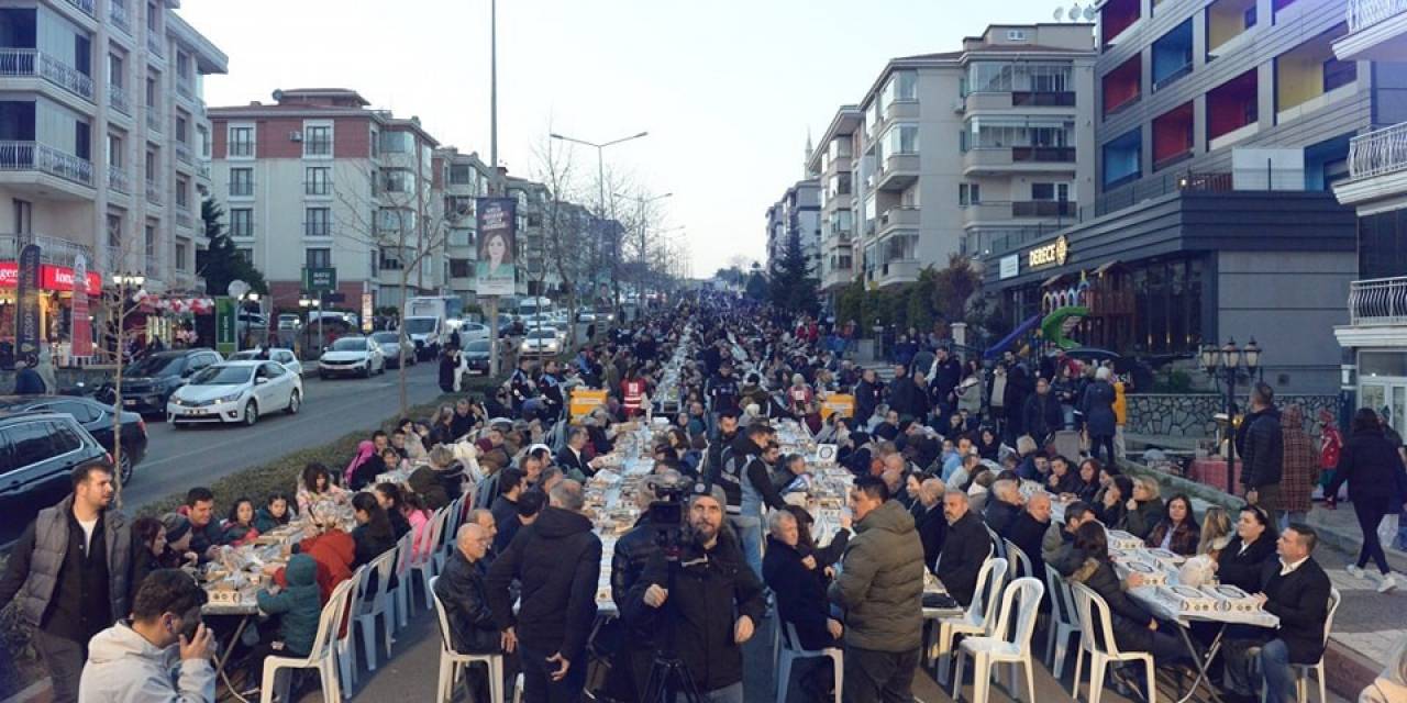 Gönül Sofraları Her Gece Başka Bir Mahallede Kuruluyor
