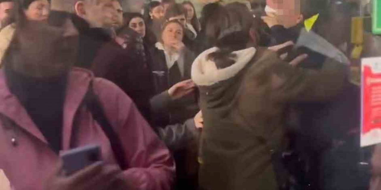 Zincirlikuyu’da “Senin Yüzünden Metrobüse Binemedim” Kavgası Kamerada