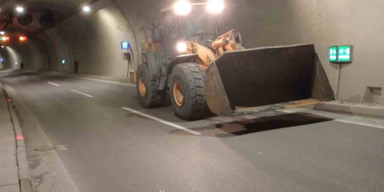 Kamyonun Açık Kalan Damperi Tünele Zarar Verdi