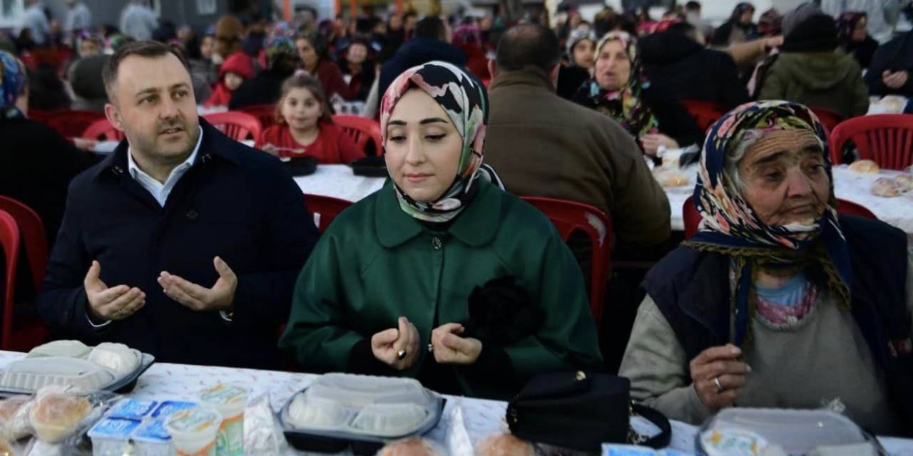 Ezine Belediyesi’nin Mahalle İftarları Devam Ediyor