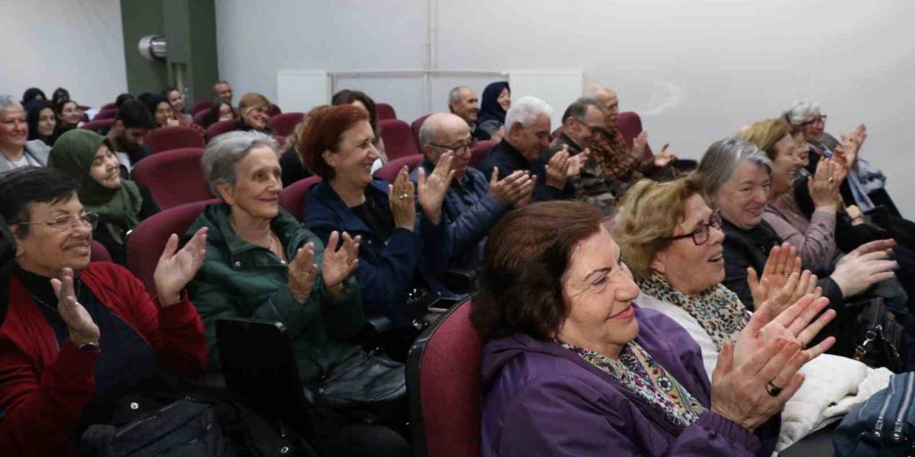 Gençlerin Performansı Çınarları Geçmişe Götürdü