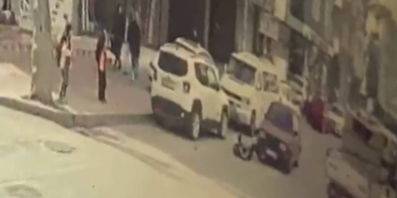 Çocuğun Otomobile Çarpma Anı Kameraya Yansıdı