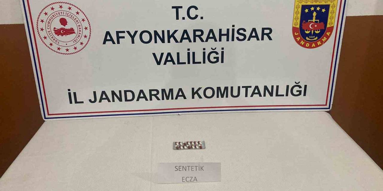 Üzerlerinde Sentetik Ecza Hapı İle Yakalandılar