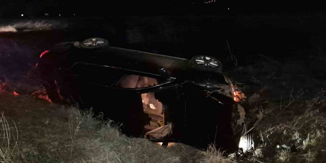 Kontrolden Çıkan Otomobil Dere Yatağına Devrildi: 3 Yaralı