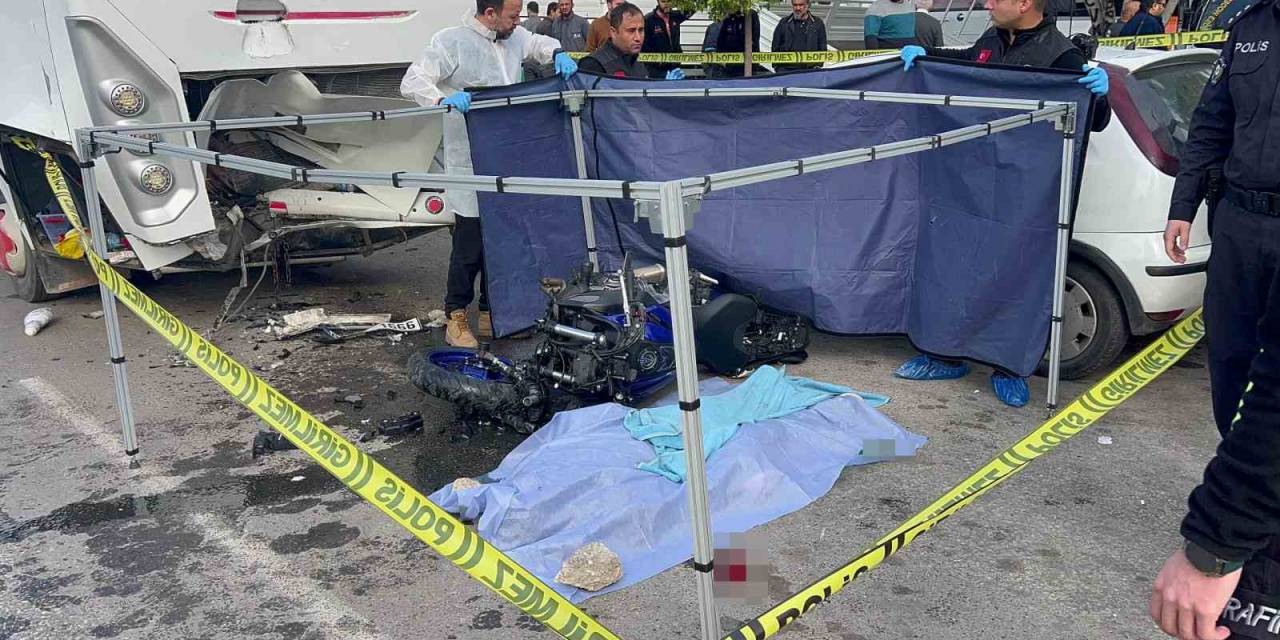 Askere Gitmeye Hazırlanan 22 Yaşındaki Genç Feci Kazada Hayatını Kaybetti