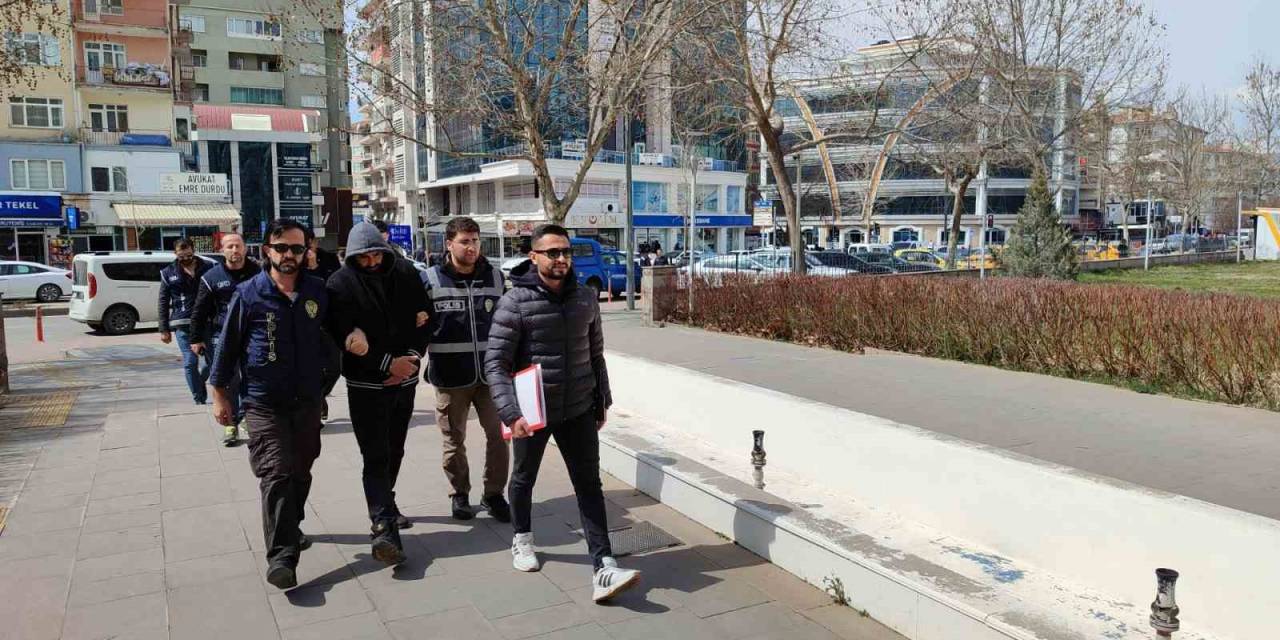 6 Bin Tl Karşılığında Göçmen Kaçakçılığına Polis Engeli