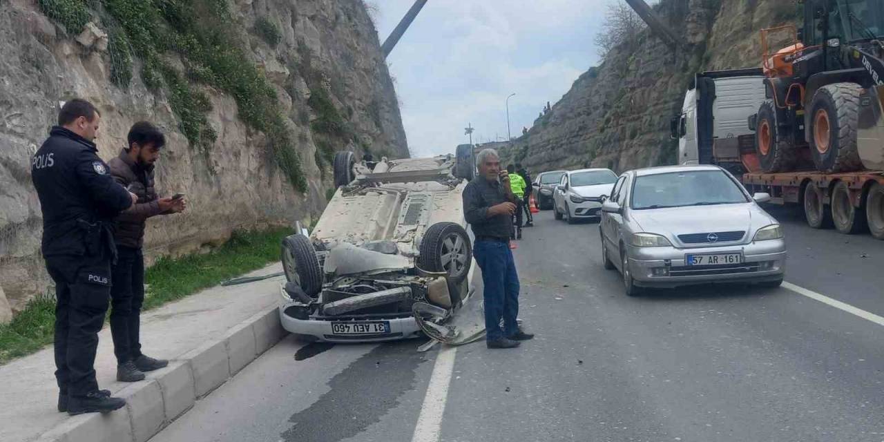 Devrilen Otomobilin Sürücüsü Yaralandı