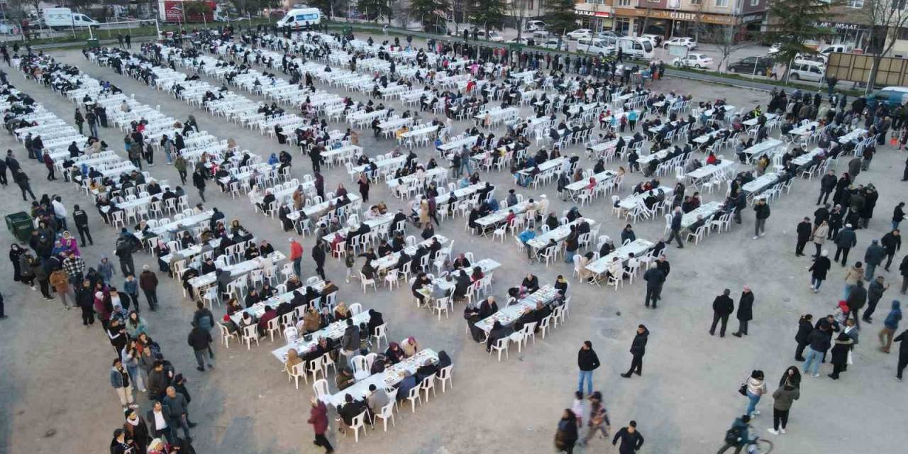 Kazım Kurt’tan Büyükdere’ye 5 Bin Kişilik Dev İftar Sofrası