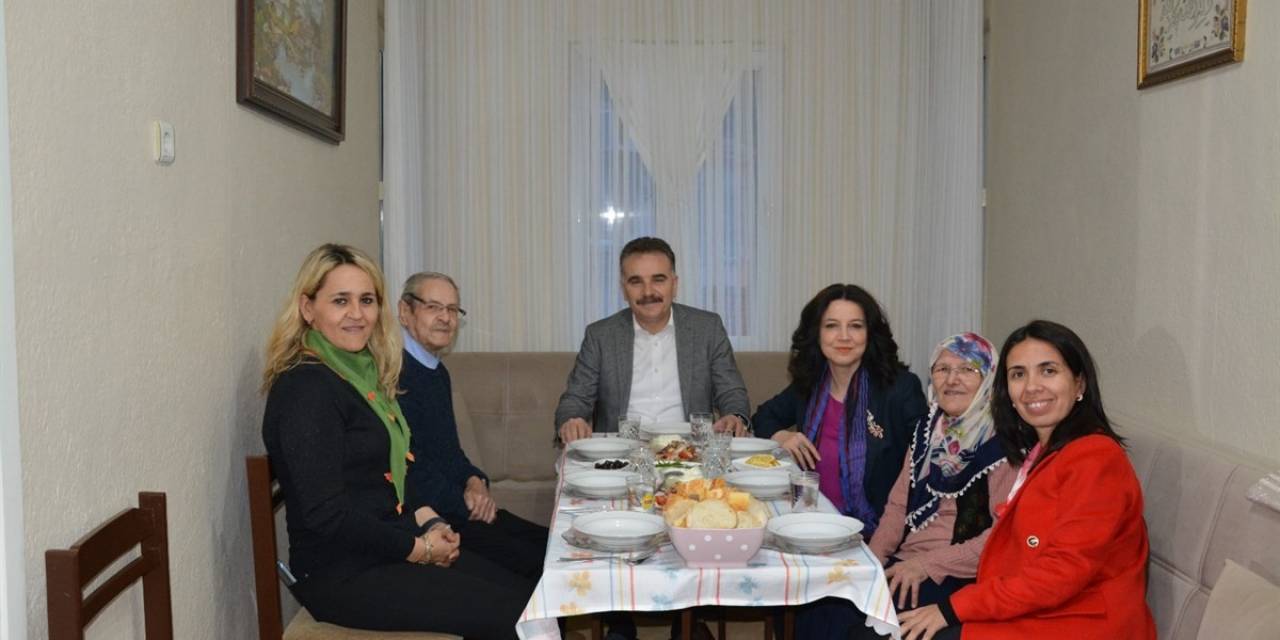 Kaymakam Odabaş, Göçmez Ailesi’nin İftar Sofrasına Misafir Oldu