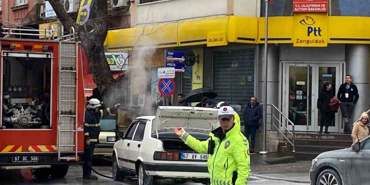 Seyir Halindeki Otomobilde Yangın Çıktı