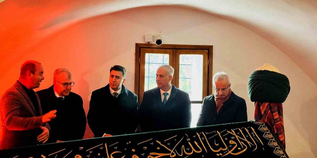 Bakan Uraloğlu, Şeyh Edebali Türbesi’nde Dua Etti