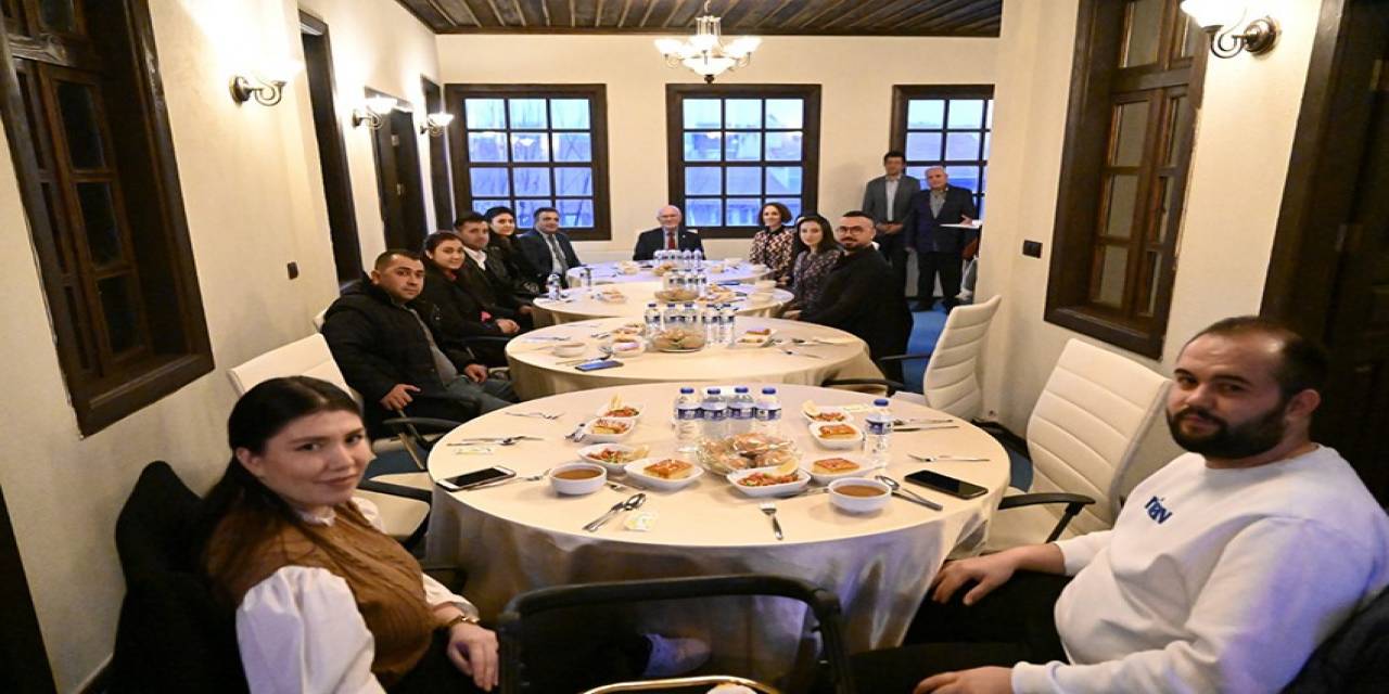 Rektör Savaş, Şehit Ailesi Ve Gazi Yakınlarıyla Bir Araya Geldi