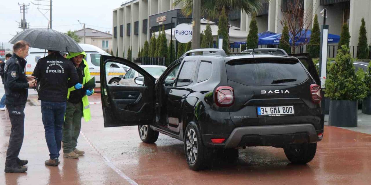 Aracının İçinde Başından Silahla Vurulmuş Halde Bulundu