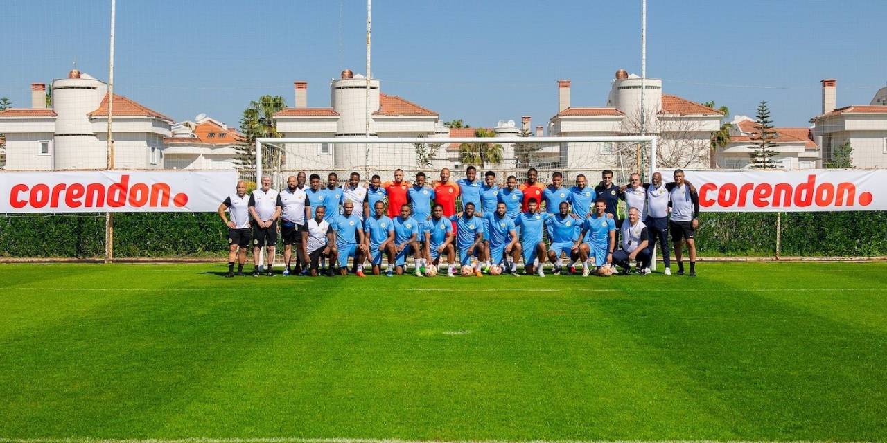 Dick Advocaat’ın Çalıştırdığı Curaçao Futbol Milli Takımı, Antalya’da Kamp Yapıyor