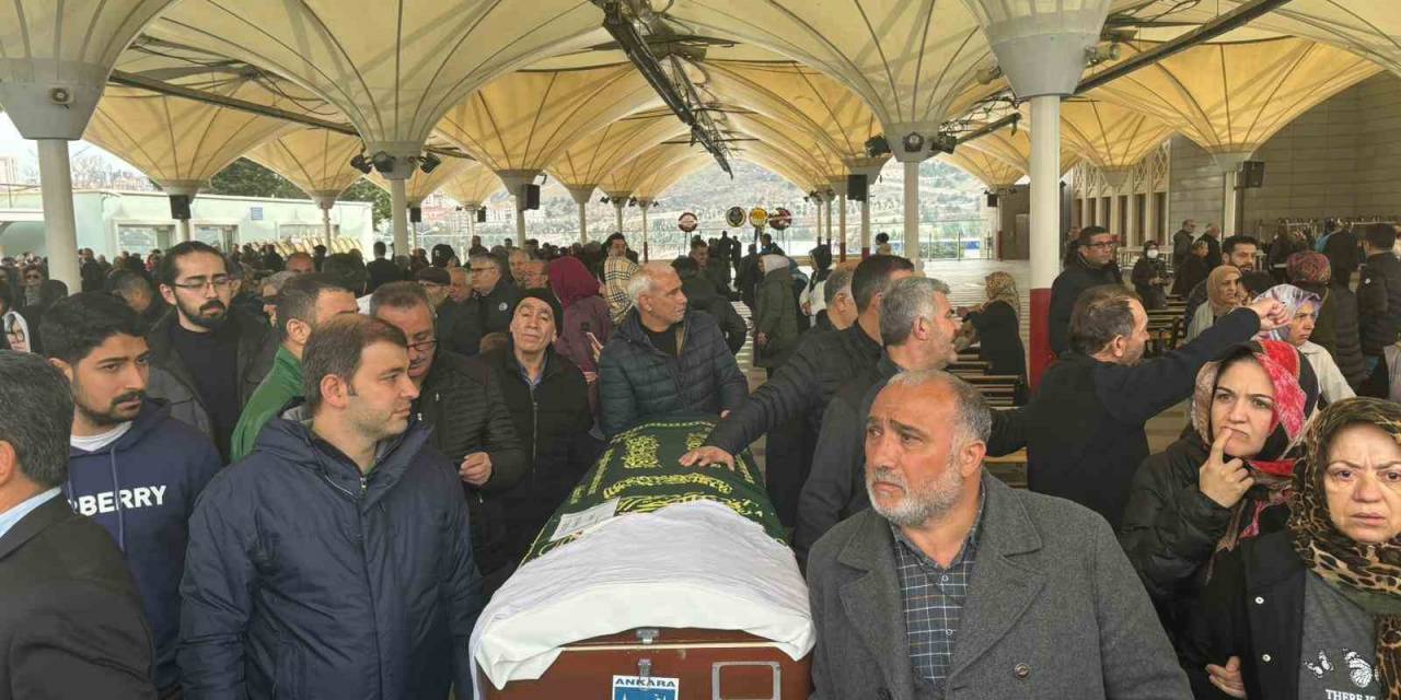 Eşi Tarafından Bıçaklanarak Öldürülen Derya Son Yolculuğuna Uğurlandı