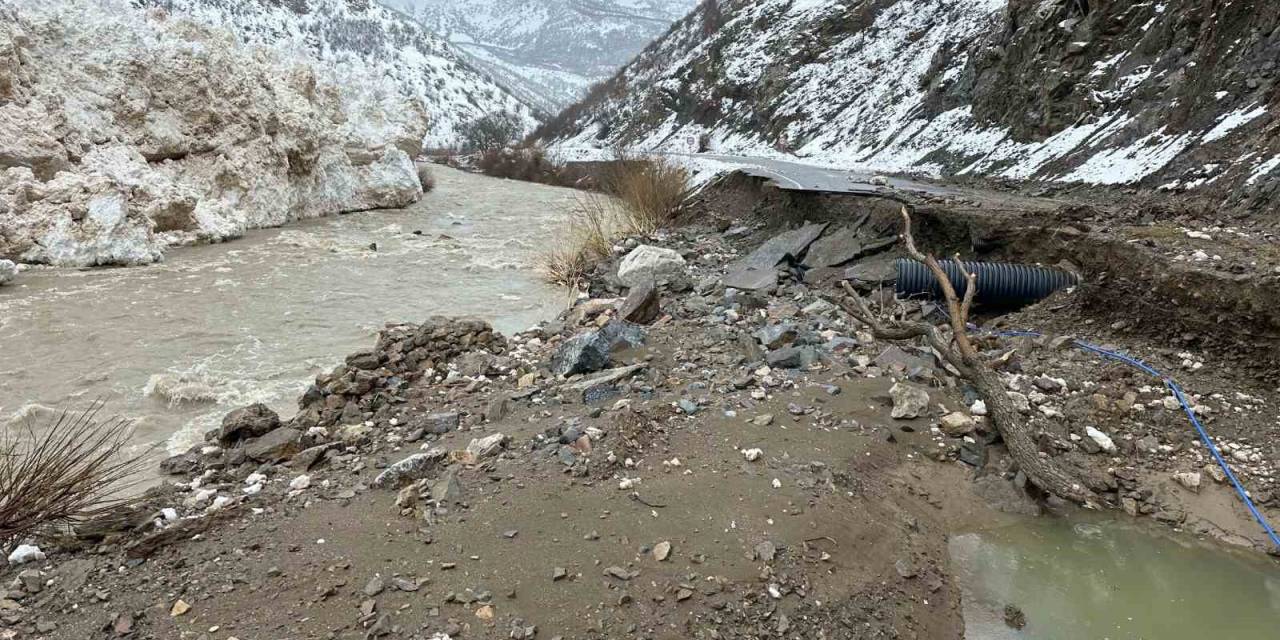 Van-çatak Kara Yoluna Çığ Düştü