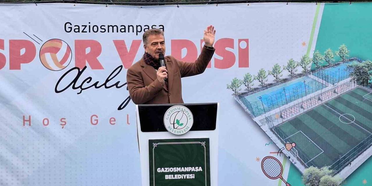 Gaziosmanpaşa’da 2 Tenis Kortu Ve 1 Futbol Sahası Hizmet Açıldı