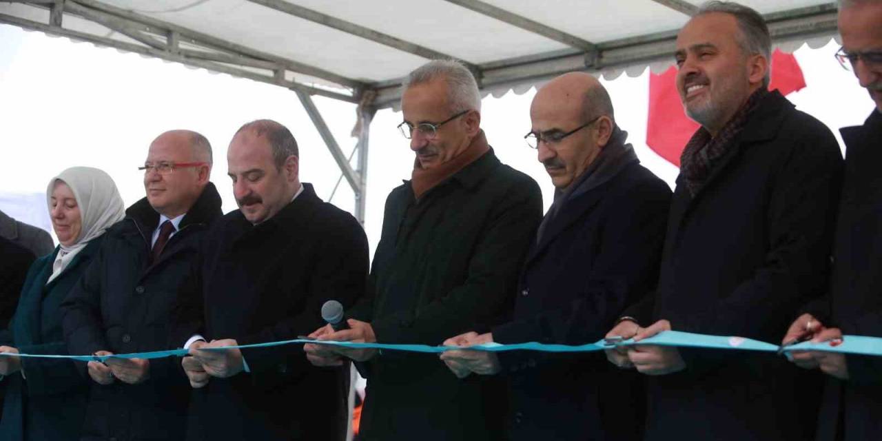 Bakan Uraloğlu: "yüksek Hızlı Tren Hattını Önümüzdeki Yılın Sonunda Bitirmeyi Hedefliyoruz”