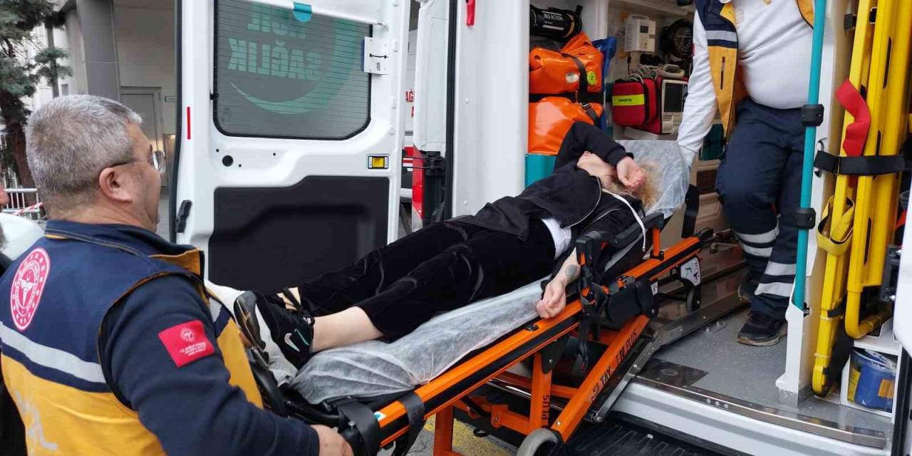 Kendisini Polise Şikayete Giden Karısını Tüfekle Vurdu