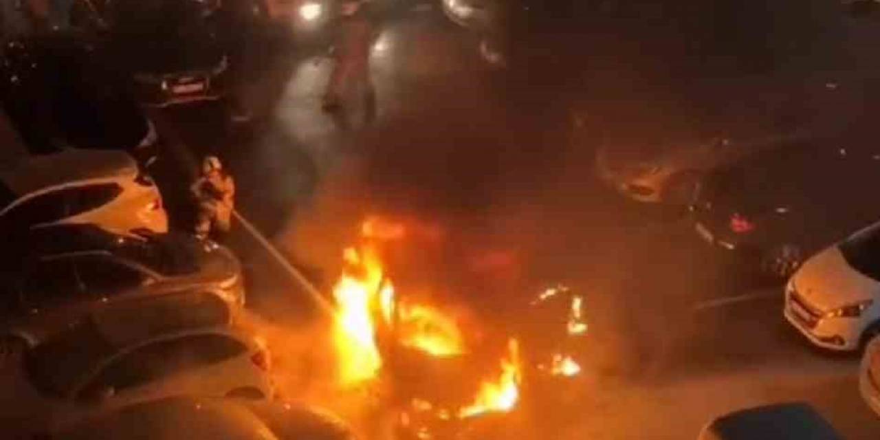 Tuzla’da Park Halindeki Araç Alev Alev Yandı