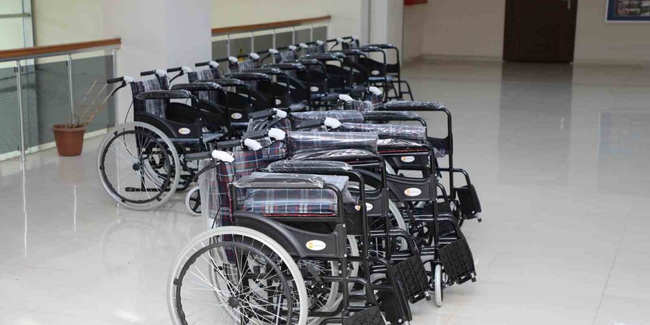 Erciş Belediyesinden 20 Kişiye Tekerlekli Sandalye Desteği