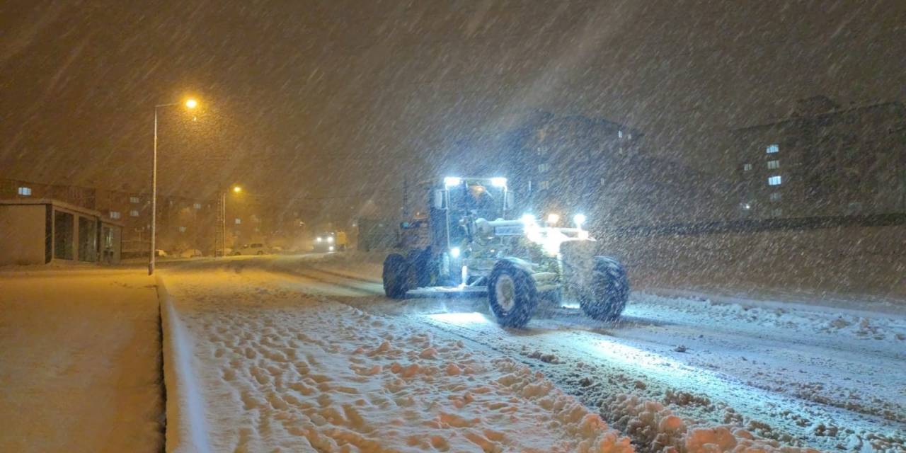 Van’da Kapalı Olan 73 Yerleşim Yerinin Yolu Ulaşıma Açılıyor