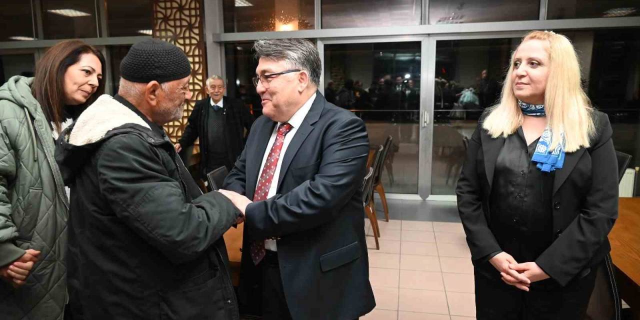 Rektör Özölçer, İftarda Huzurevi Sakinleriyle Bir Araya Geldi