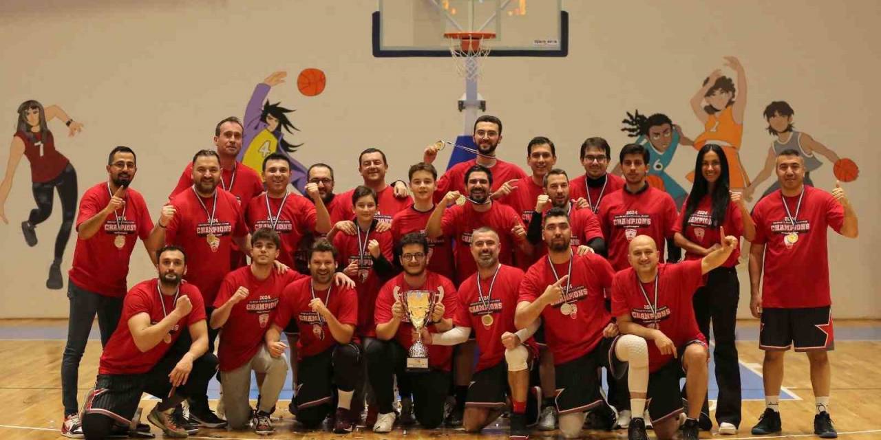 Yıldız Holding Basketbol Takımı, Cbl’de Şampiyon Oldu