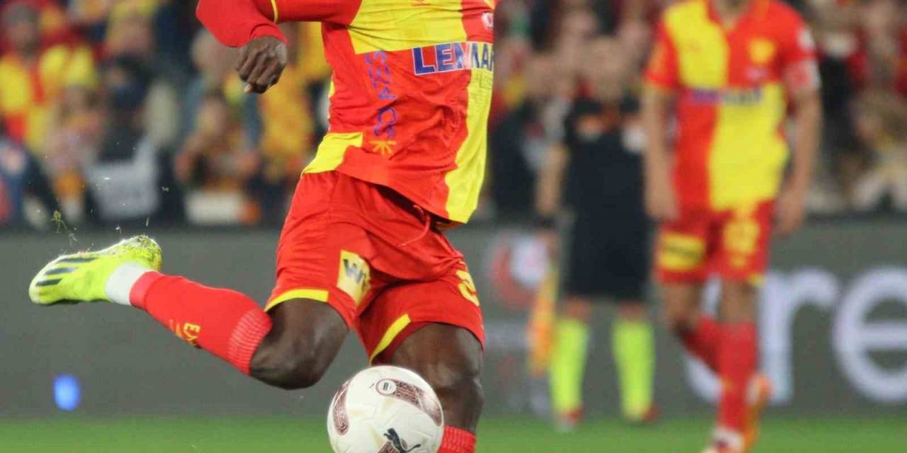 Göztepe’de Dennis, İlk 11’e Yerleşti