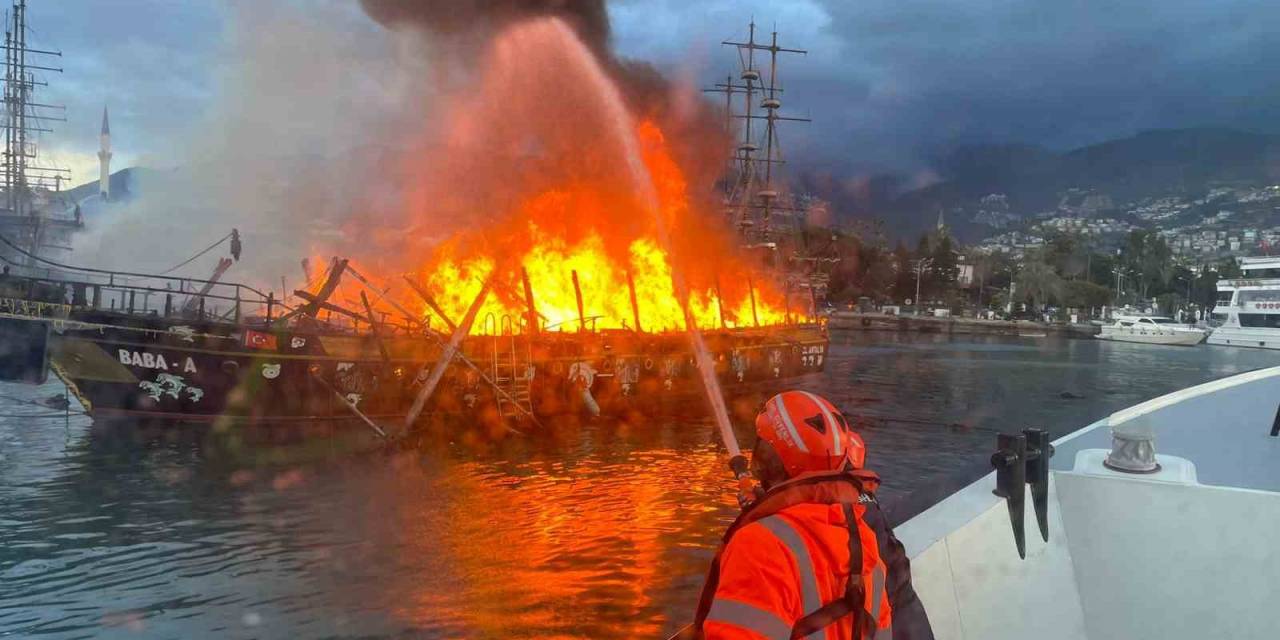 Alanya’da Alev Alev Yanan Tur Tekneleriyle İlgili Adli Soruşturma Başlatıldı