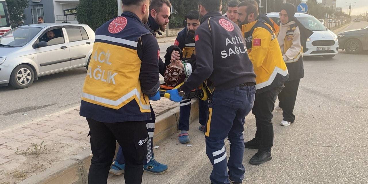 İki Otomobil Çarpıştı: 3 Yaralı