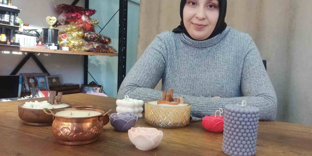Depremzede Kadının Yaptığı Hediyelik Ürünler Gelir Kapısı Oldu