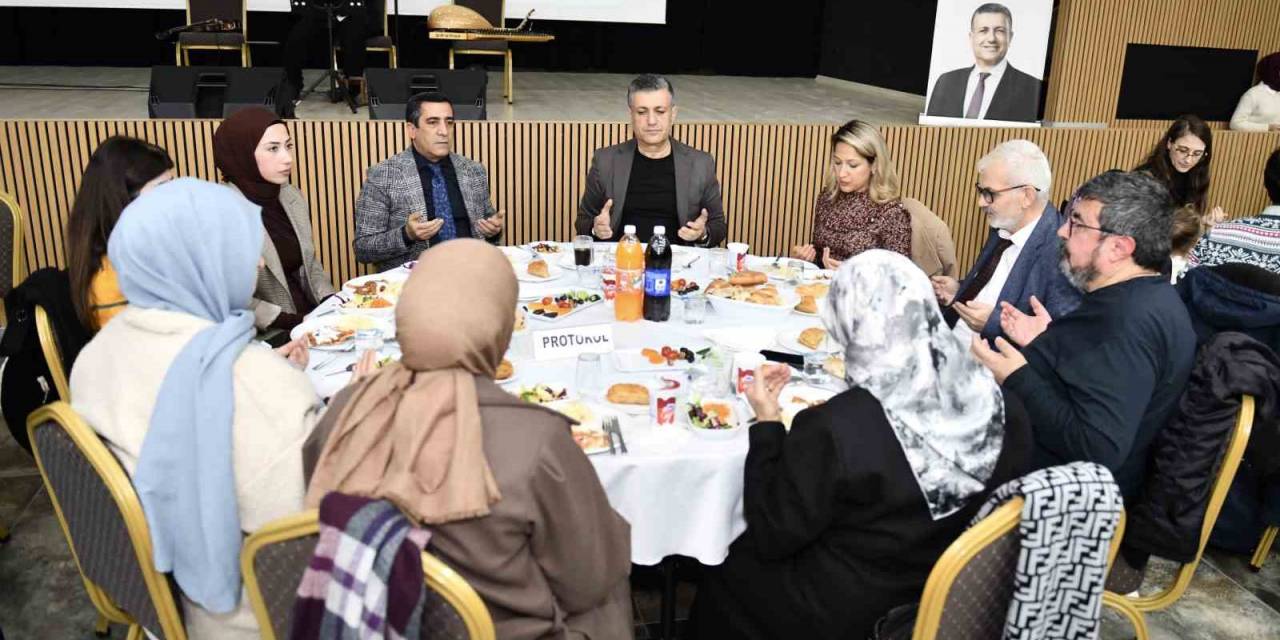 Esenyurt Belediye Başkanı Bozkurt, Eğitimcilerle İftar Programında Bir Araya Geldi