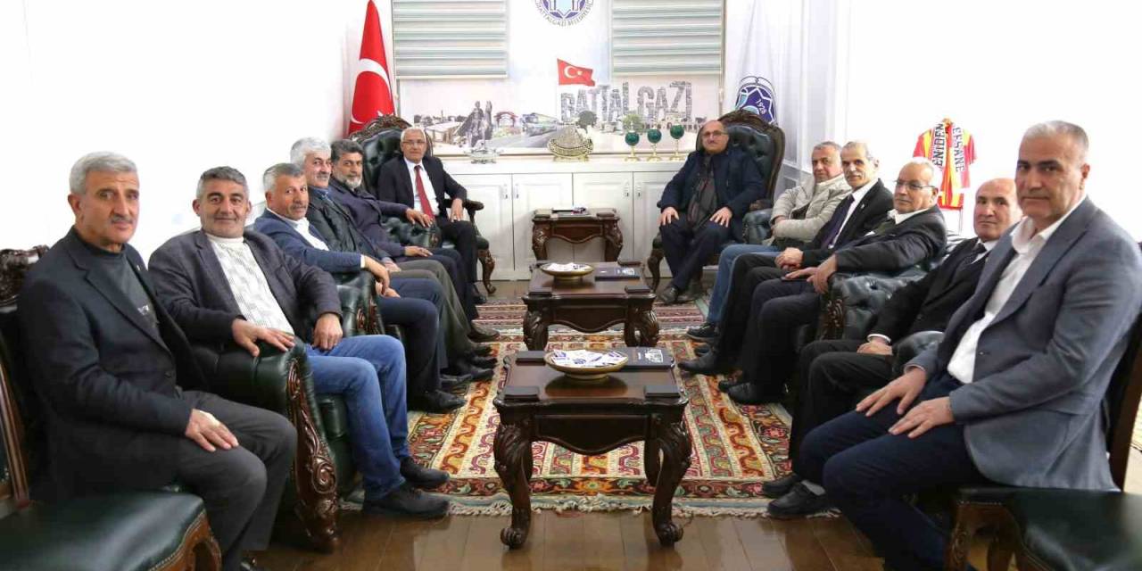 Battalgazi Muhtarlar Derneği’nden Başkan Güder’e Teşekkür Plaketi