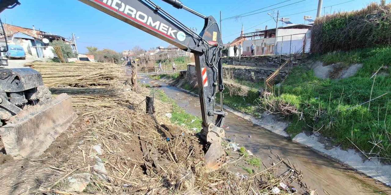 Maski’den Şehitler Mahallesinde Dere Temizliği