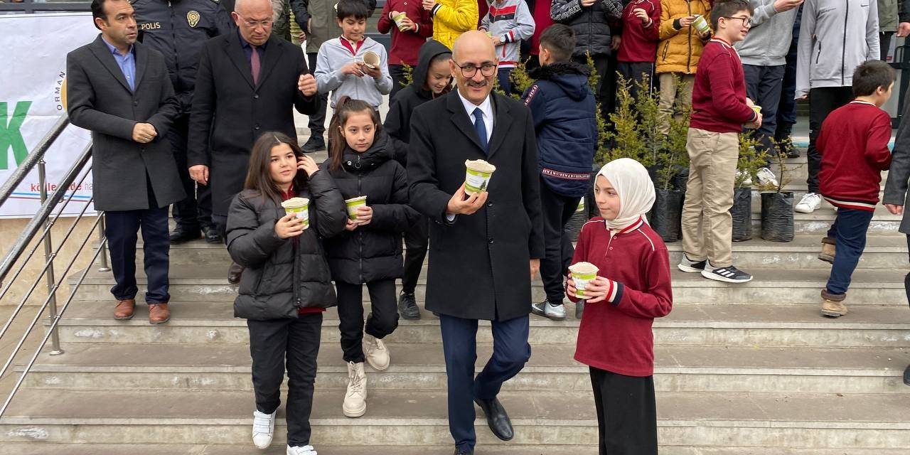 Sorgun’da Minik Eller Gelecek İçin Fidan Dikti