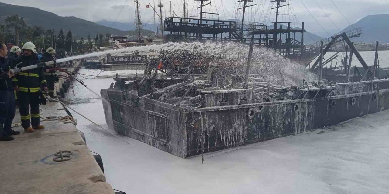 Yanan Teknelerdeki Hasar Gün Aydınlanınca Ortaya Çıktı