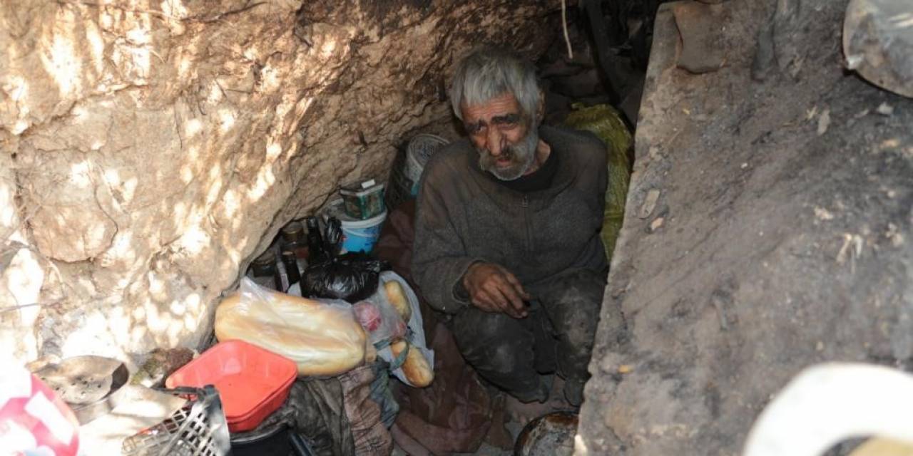 Balıkesir’in Mağarada Yaşayan ’iskender Aga’sı Vefat Etti