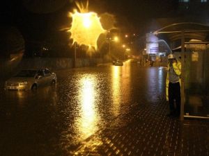 Zonguldak’ta Şiddetli Yağış Sebebiyle Araçlar Suya Gömüldü