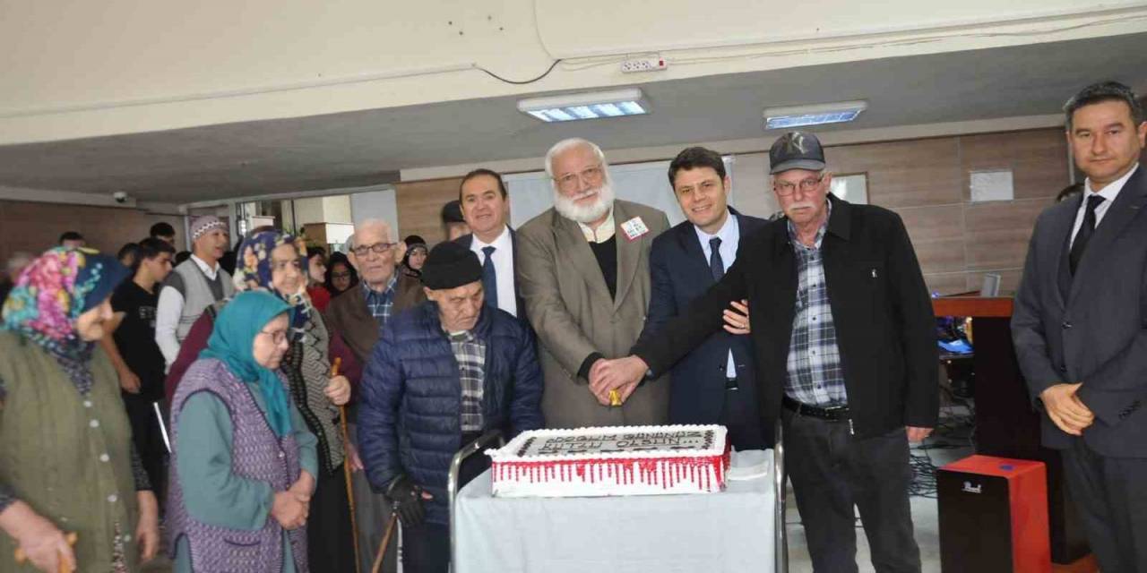 Sandıklı’da Yaşlılar Haftası Kutlandı