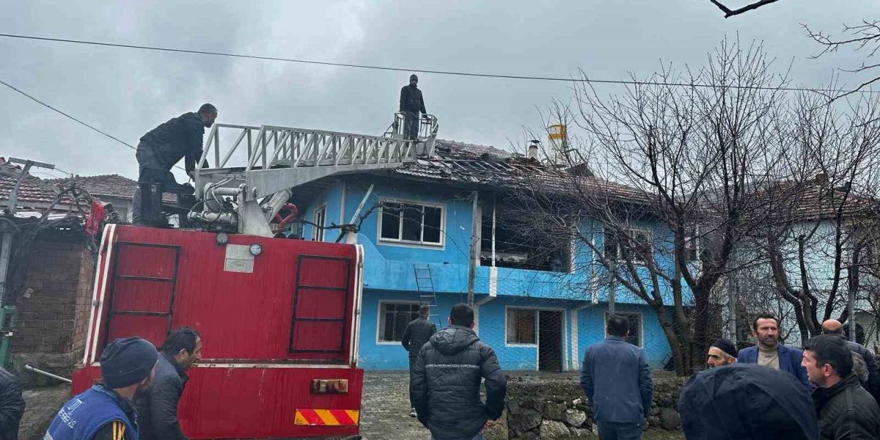 Tokat’ta Mumdan Çıkan Yangın Evi Kullanılamaz Hale Getirdi