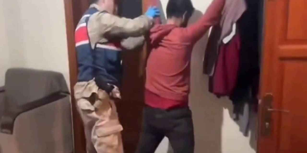 Jandarma 85 Sokak Satıcısını Yakaladı